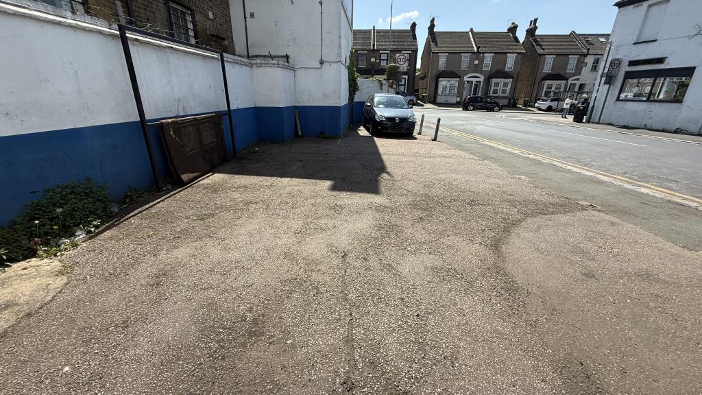 Lot: 57 - FREEHOLD CAR WORKSHOP AND GARAGE - Exterior image of forecourt